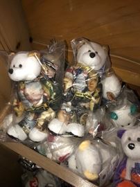 TONS OF BEANIE BABIES AND COLLECTIBLE BEARS