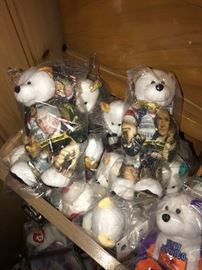 TONS OF BEANIE BABIES AND COLLECTIBLE BEARS