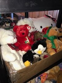 TONS OF BEANIE BABIES AND COLLECTIBLE BEARS