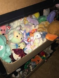 TONS OF BEANIE BABIES AND COLLECTIBLE BEARS