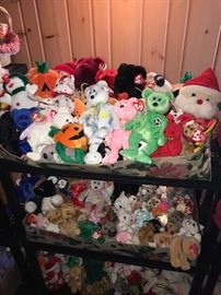TONS OF BEANIE BABIES AND COLLECTIBLE BEARS