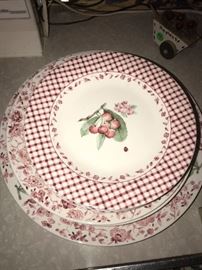 PFALTZGRAFF DELICIOUS CHINA 4 PLACE SETTING