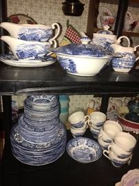 LOCHS OF SCOTLAND BLUE BY ROYAL WARWICK HAND-ENGRAVED DINNERWARE SET