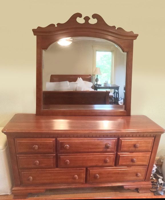 Old Stockbridge Carlisle Collection, set includes: Queen Sleigh bed, 8 drawer dresser, beveled mirror decorative wood frame, 7 drawer highboy, 3 drawer night stand, excellent condition, solid wood.