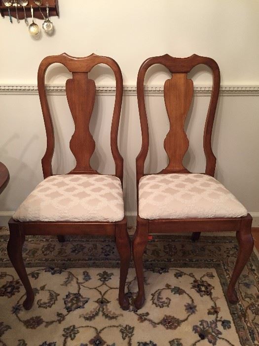 Set of 6 Queen Anne style DR chairs
LOT 5