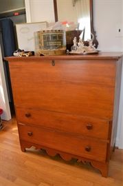 Chippendale pine mule chest with 2 drawers below, great folky carved cut out base, ca. 1840, 39"W x 19"D x 41"H
LOT 436