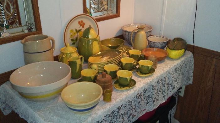 Shawnee pottery "corn king" pattern, sponge ware bowls
