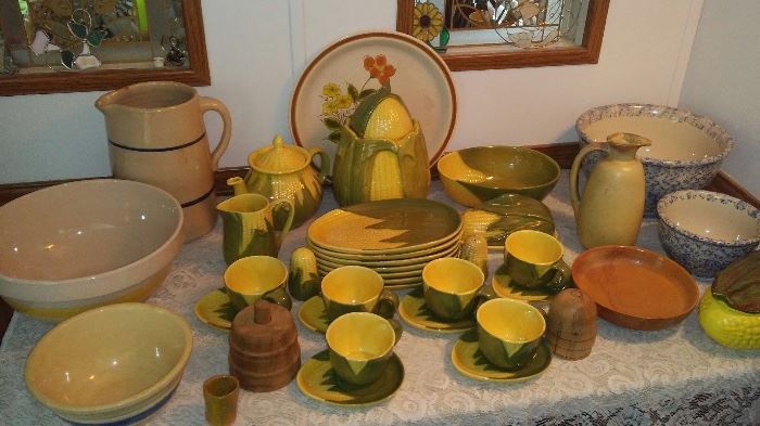 Shawnee pottery "corn king" pattern, sponge ware bowls