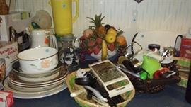 miscellaneous kitchen items