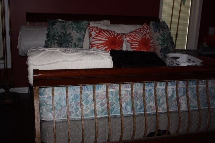 King Sleigh bed