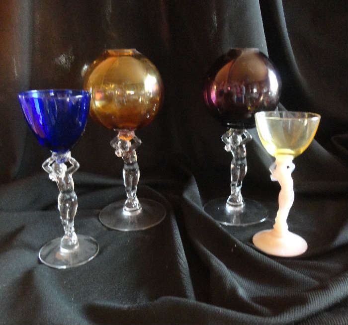 Several Cambridge glass items - Ivy bowls and wine glasses.