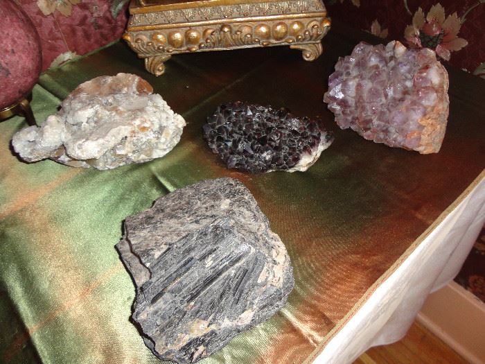 Some of the assorted mineral specimens.