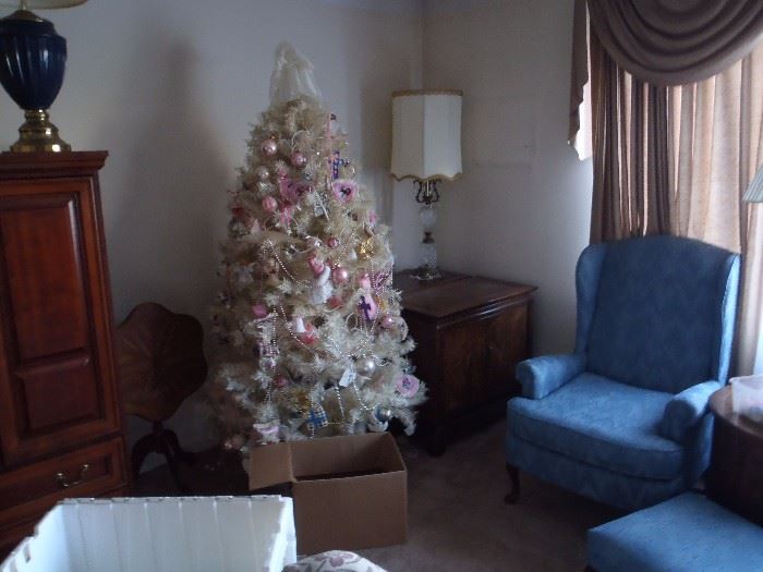 queen anne chairs, white christmas tree, asian quality cabinets