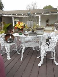GORGEOUS WROUGHT IRON PATIO TABLE WITH 4 MATCHING CHAIRS