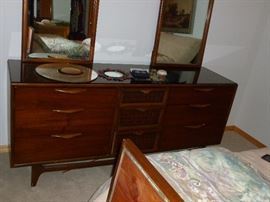 cool retro dresser w/mirrors