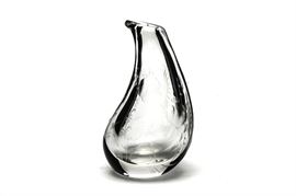 Signed Art Glass Vase: A signed art glass vase with underwater scene. This clear glass bud base features an asymmetrical water drop shape etched with two fish and underwater plants. The pontil mark is polished. It is etch-signed and numbered 1221/228 to the underside. The artist’s signature appears to read in part “Meltzen”.