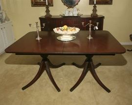 MAHOGANY DINING TABLE WITH THREE LEAVES