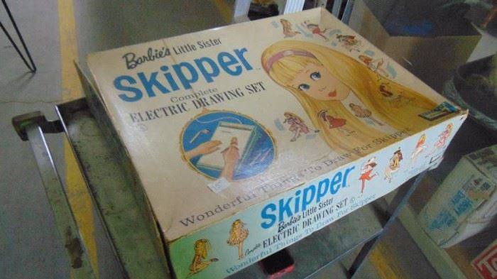 Vintage Barbies Skipper electric drawing set