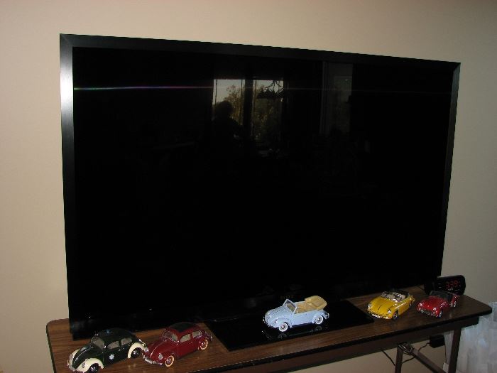 60" Pioneer (Sharp) 3D  Elite Television with 3D glasses