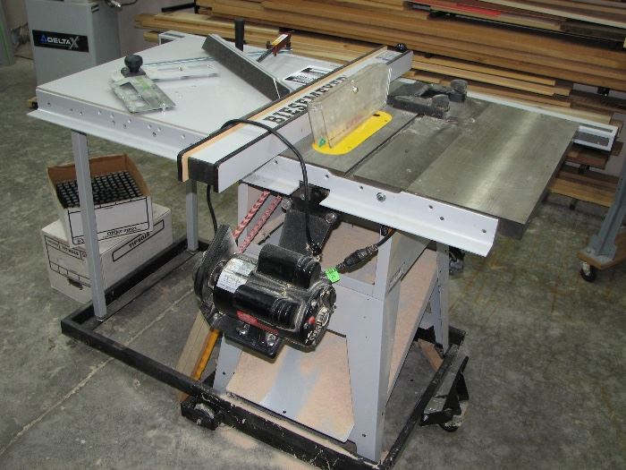 Delta table saw with Biesemeyer fence
