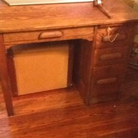Solid Oak Desk in excellent condition
