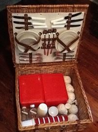 Vintage English Picnic Set - Excellent