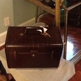 Vintage Samsonite Train Case Faux Alligator