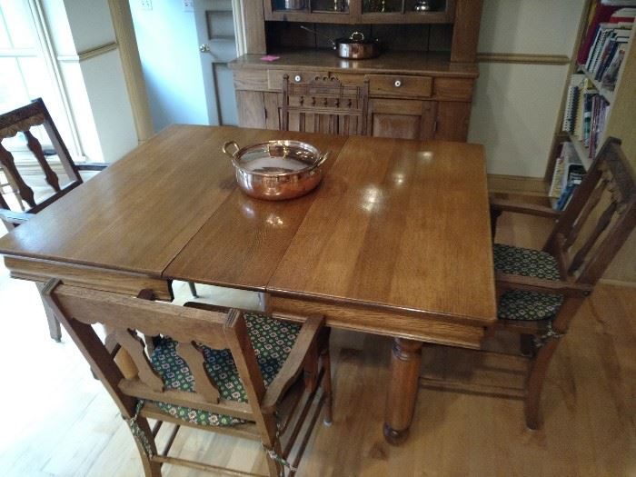Square oak dinning table with 6 leaves
