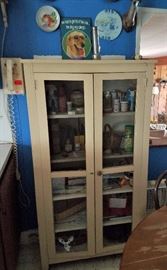 Kitchen cabinet