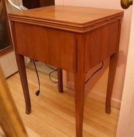 Sewing machine cabinet