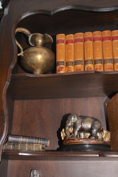 Books and Decorative Items / Pitcher / Elephants
