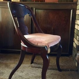 Queen Anne side chair with sabre legs and vase/urn back splat 