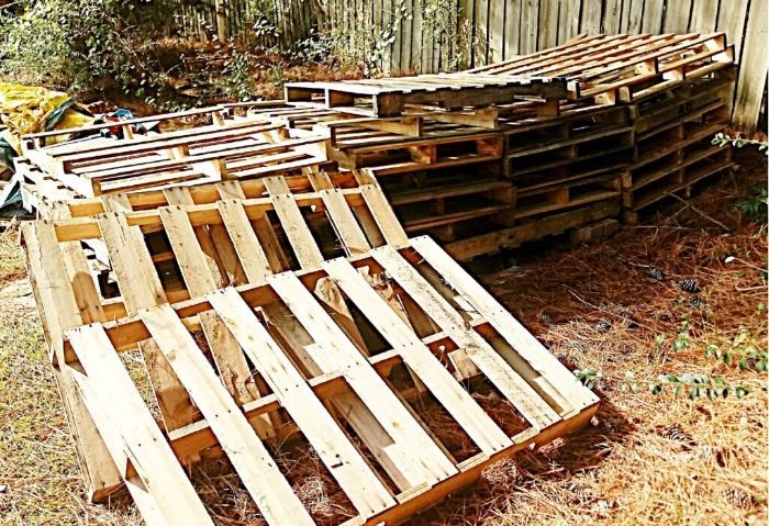 OFF-SITE ITEM
Wood pallets 