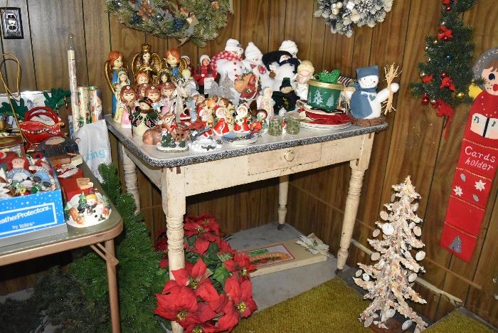 vintage christmas & enamel top table