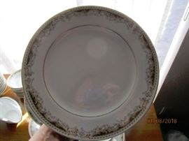 QUEEN ANNE SELECT CHINA.  SERVICE FOR 10 + SERVING PIECES - PLATTER, OVAL VEGETABLE, ROUND VEGETABLE, COVERED CASSEROLE, SUGAR/CREAMER, GRAVY