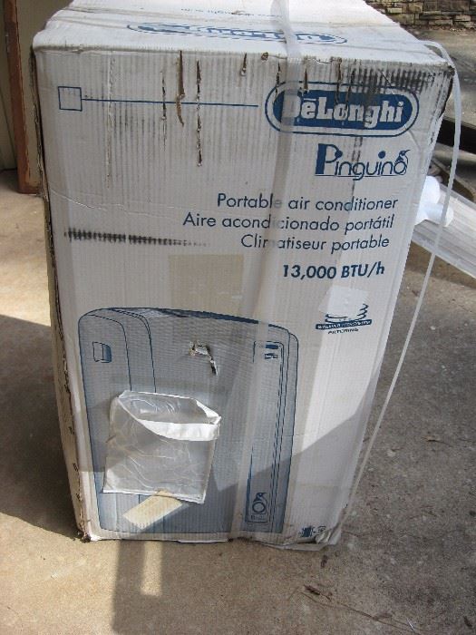 Portable air conditioner ( new in box)