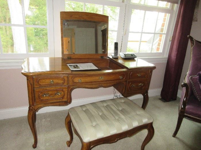 Thomasville dressing table