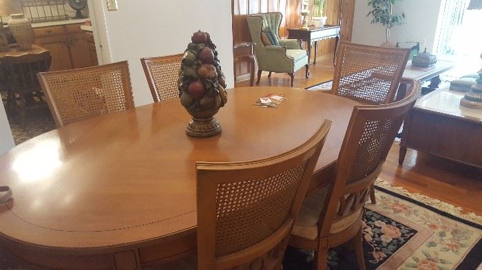 Dining Room Table
5 chairs
