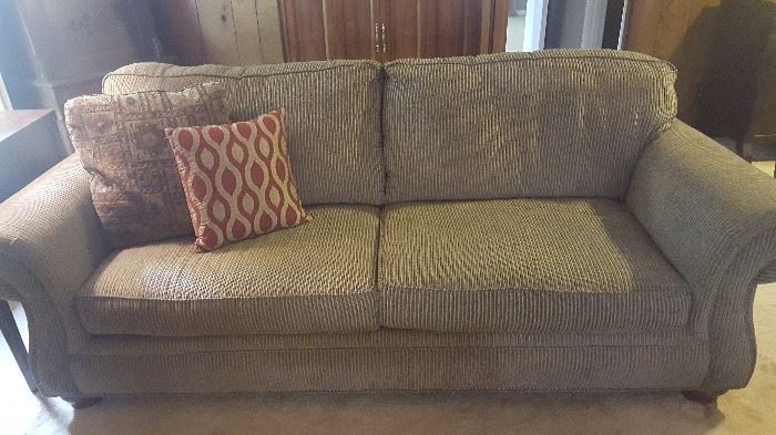 Broyhill Sofa
In like new condition