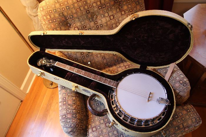 Iida banjo & case