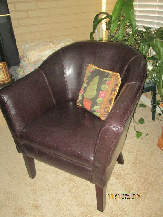Leather barrel chair