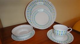 Paul McCobb Dishes, Contempri Pattern. Many Serving Pieces including platters, serving bowls, coffee pot Creamer &  Sugar. 12 Place Settings  + serving pieces