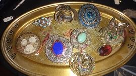 Vintage Brooches 