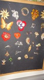 Brooches & Pins 