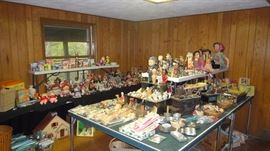 Dolls, Doll furniture and accessories