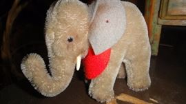 Stieff Elephant, missing pin in ear(notice whole mark)
