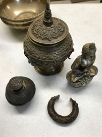Various brass pieces 