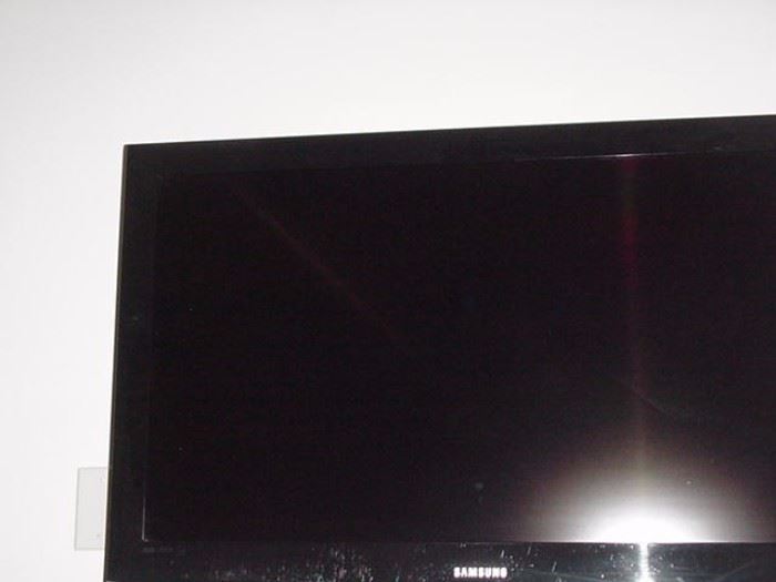 Samsung wall mount TV, 44 inches