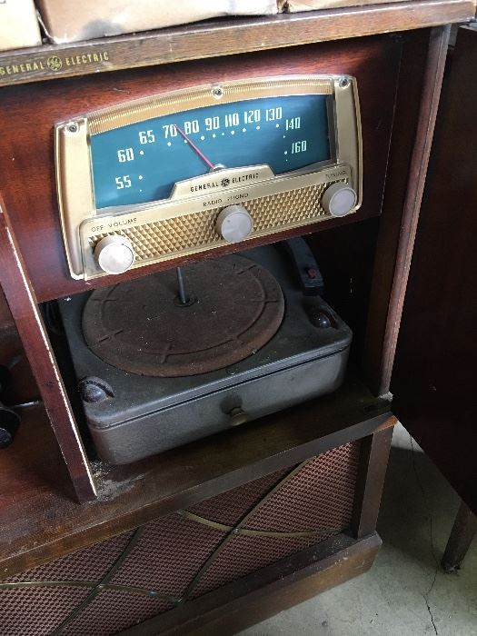 Vintage General Electric Console Radio