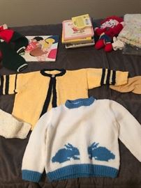Baby clothes. Hand knit 